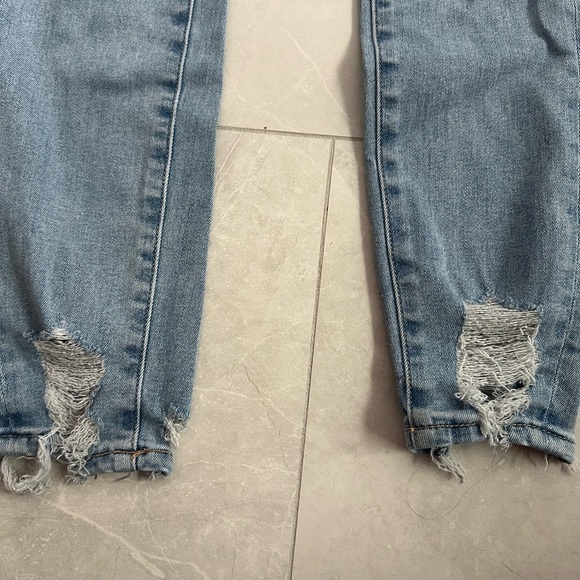 American Eagle Distressed denim jeggings  size 6 regular - Picture 3 of 10